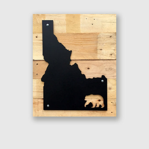 Idaho black metal with bear on natural pallet, wall decor